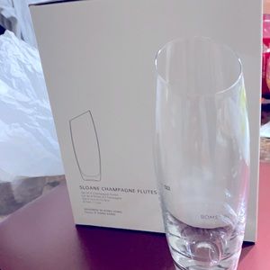 Beautiful set of 4 champagne flutes, new, glass